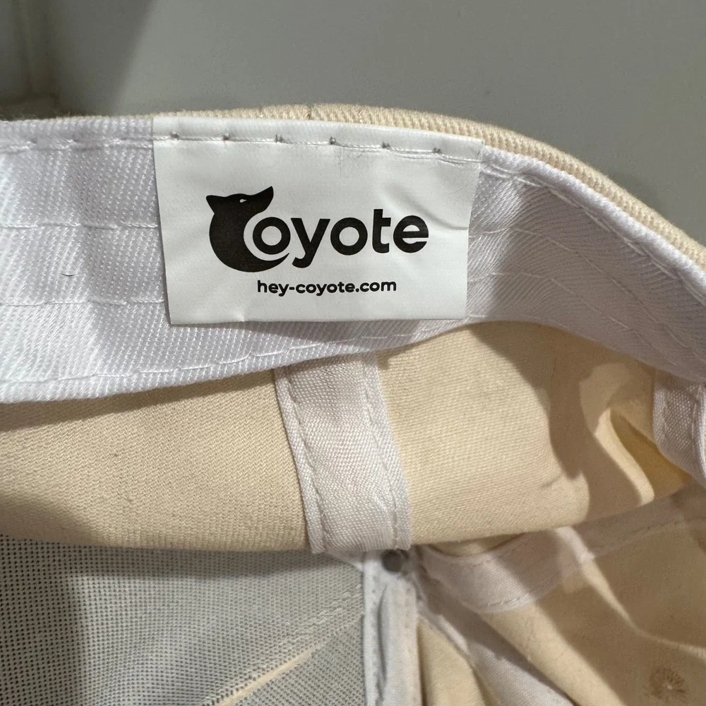 Coyote Capitals Snapback‎ Hat Cream Red Two Tone Embroidered Stars Cap Mens